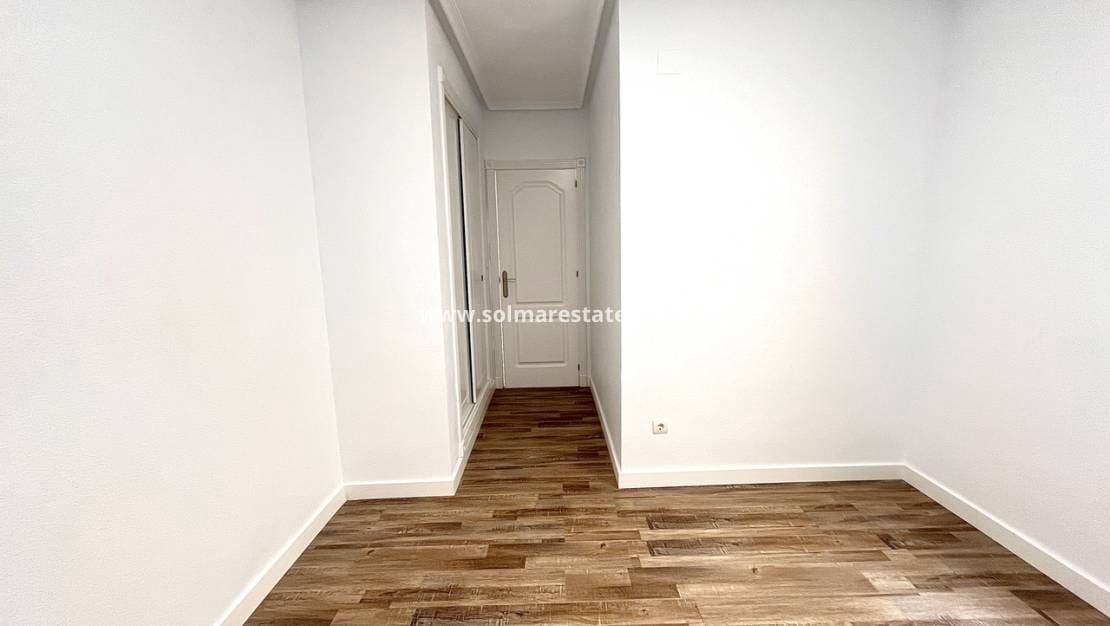 2 Zimmer Apartment zu verkaufen in San Miguel de Salinas mit Pool - 165.000 € (Ref: 9237741)