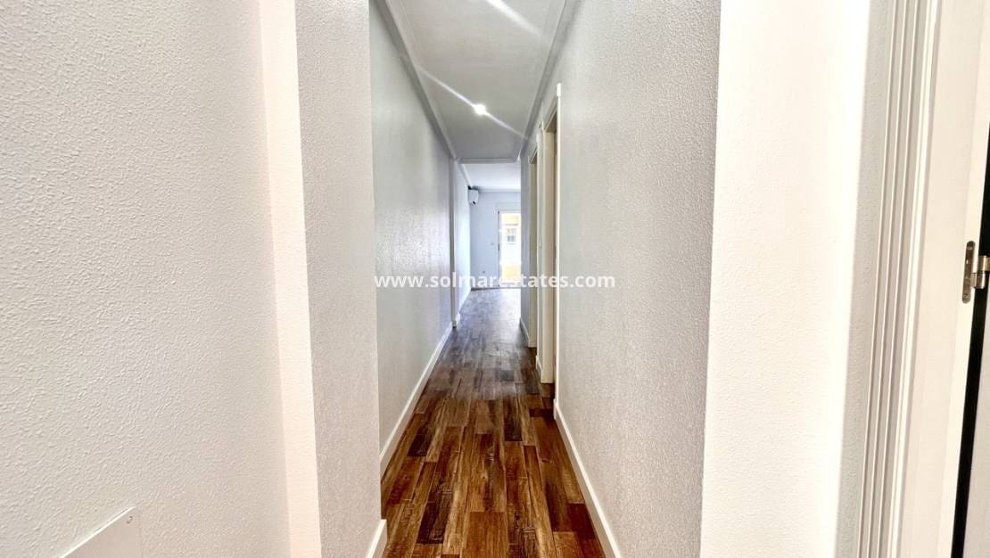 2 Zimmer Apartment zu verkaufen in San Miguel de Salinas mit Pool - 165.000 € (Ref: 9237741)