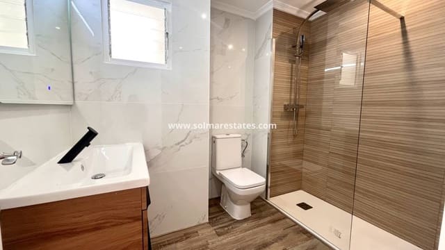 2 Zimmer Apartment zu verkaufen in San Miguel de Salinas mit Pool - 165.000 € (Ref: 9237741)