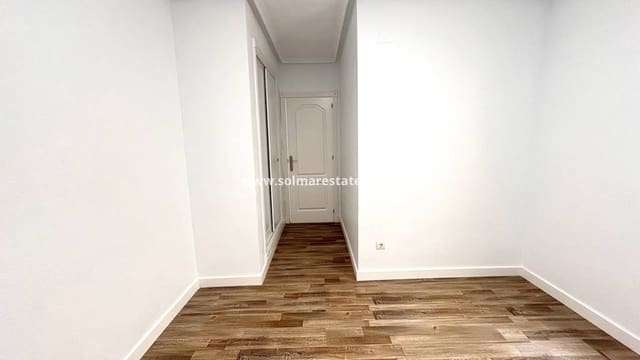 2 Zimmer Apartment zu verkaufen in San Miguel de Salinas mit Pool - 165.000 € (Ref: 9237741)