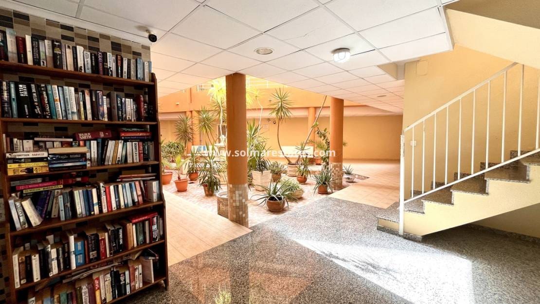 2 Zimmer Apartment zu verkaufen in San Miguel de Salinas mit Pool - 165.000 € (Ref: 9237741)