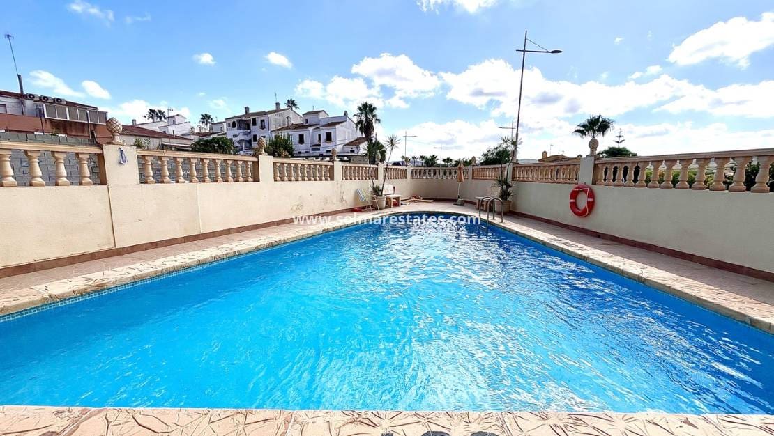 2 Zimmer Apartment zu verkaufen in San Miguel de Salinas mit Pool - 165.000 € (Ref: 9237741)