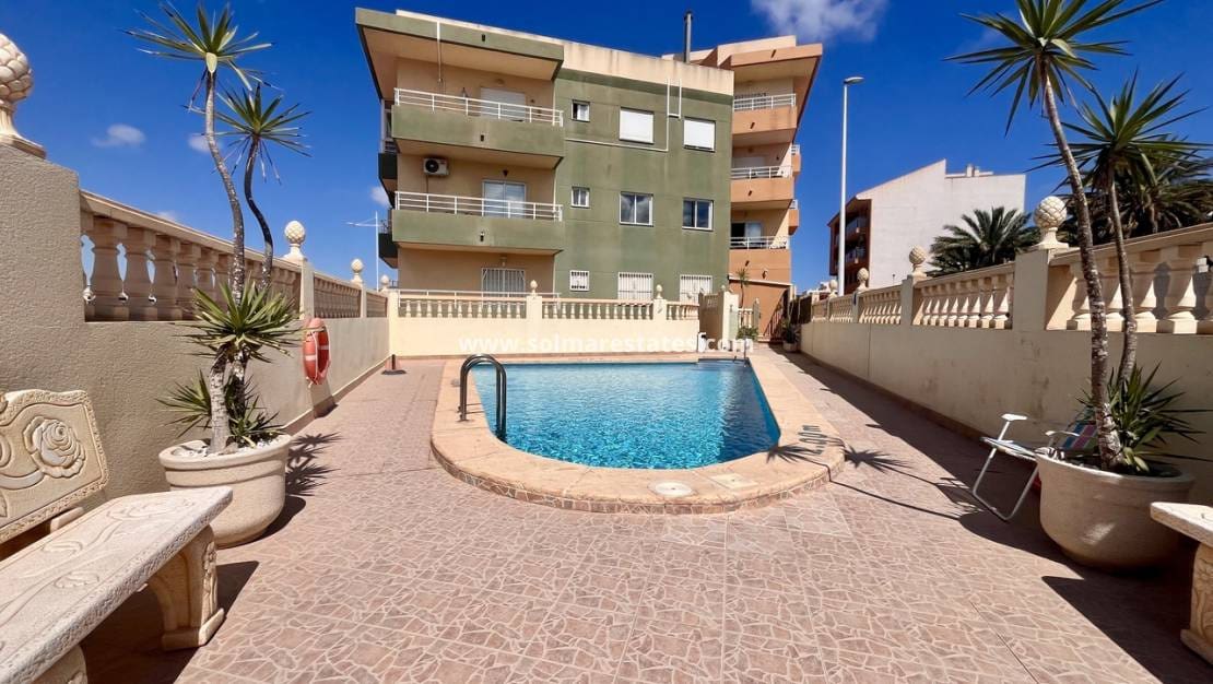 2 Zimmer Apartment zu verkaufen in San Miguel de Salinas mit Pool - 165.000 € (Ref: 9237741)