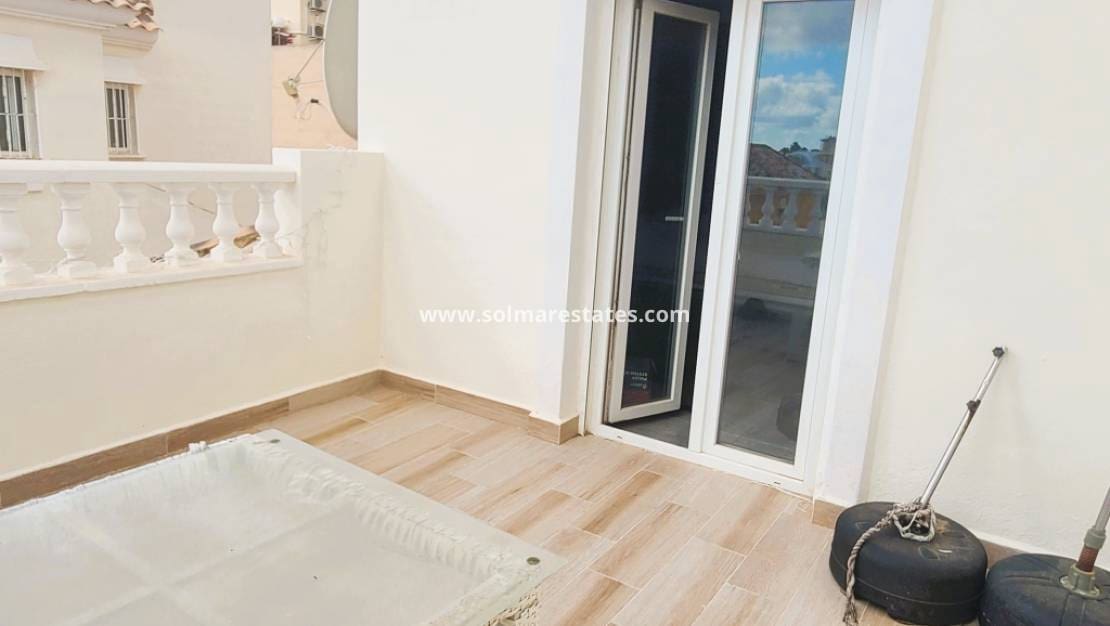 4 soveværelse Villa til salg i Villamartin med swimmingpool - € 385.000 (Ref: 9242082)