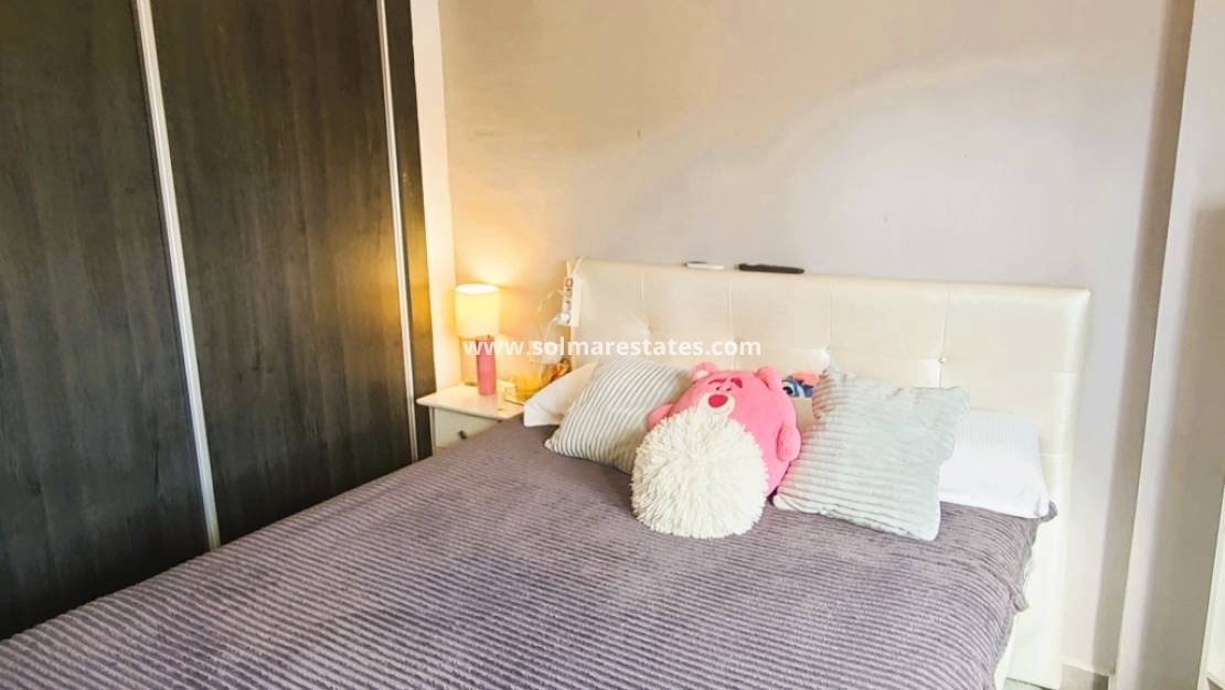 4 soveværelse Villa til salg i Villamartin med swimmingpool - € 385.000 (Ref: 9242082)