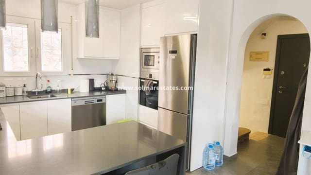 4 soveværelse Villa til salg i Villamartin, Orihuela med swimmingpool - € 385.000 (Ref: 9242082)