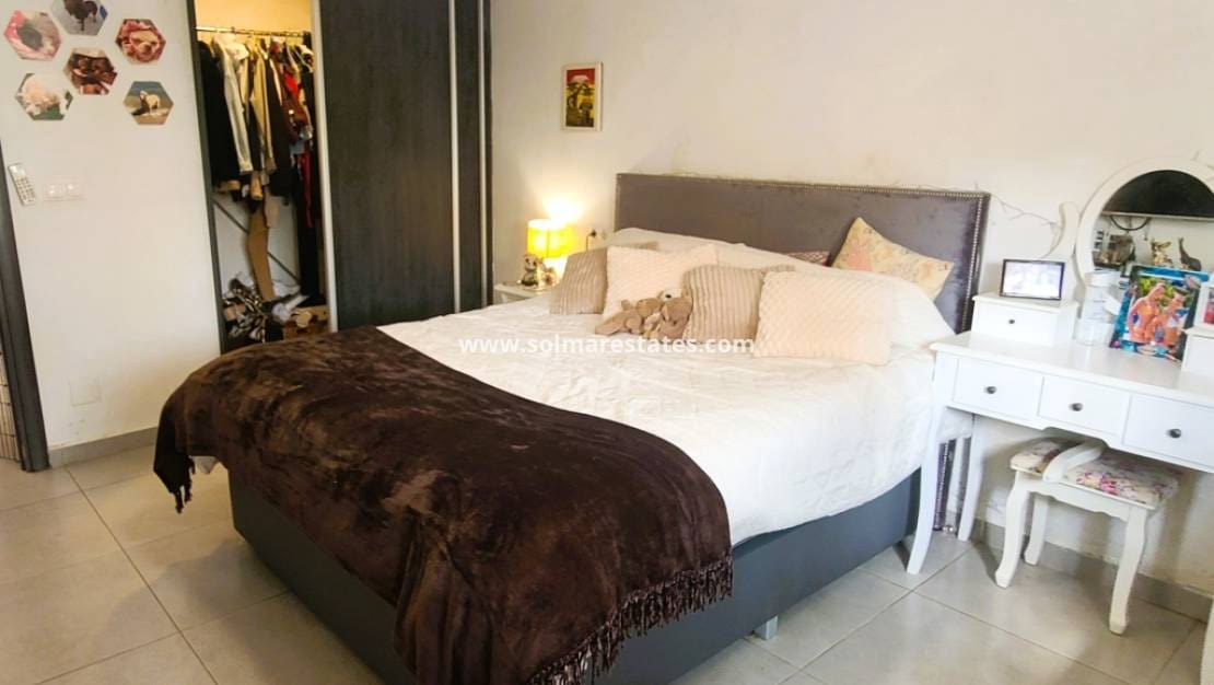 4 soveværelse Villa til salg i Villamartin med swimmingpool - € 385.000 (Ref: 9242082)