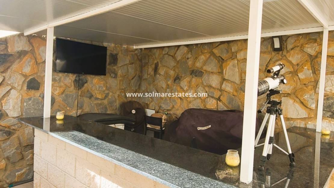 4 soveværelse Villa til salg i Villamartin med swimmingpool - € 385.000 (Ref: 9242082)