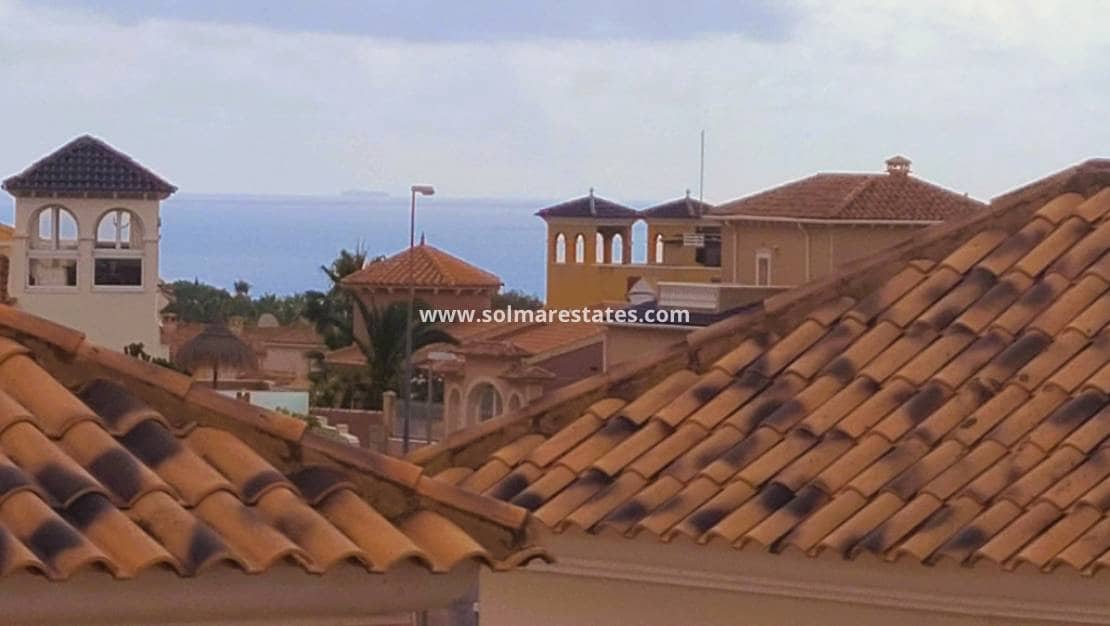 4 soveværelse Villa til salg i Villamartin med swimmingpool - € 385.000 (Ref: 9242082)