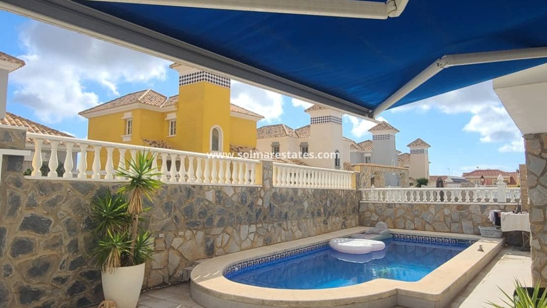 4 soveværelse Villa til salg i Villamartin med swimmingpool - € 385.000 (Ref: 9242082)