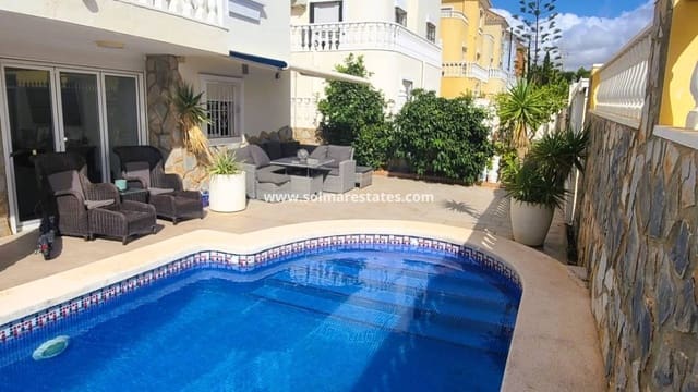 4 soveværelse Villa til salg i Villamartin, Orihuela med swimmingpool - € 385.000 (Ref: 9242082)