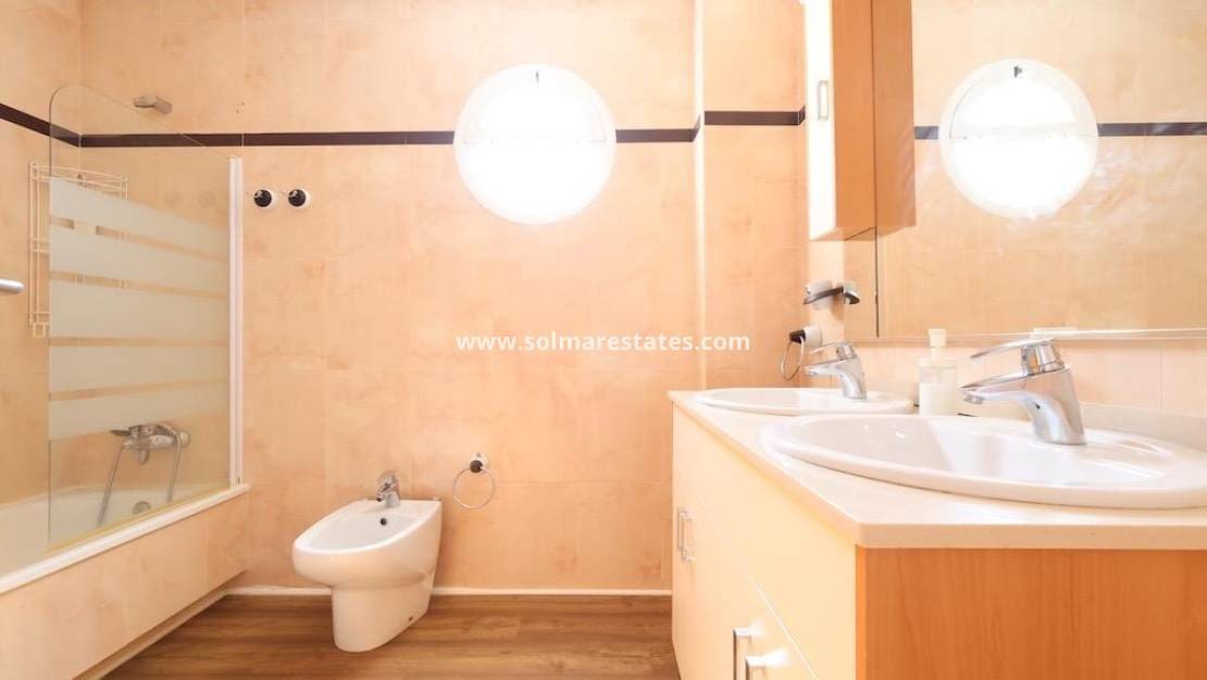 2 slaapkamer Appartement te koop in Pilar de la Horadada met zwembad - € 329.900 (Ref: 9242573)