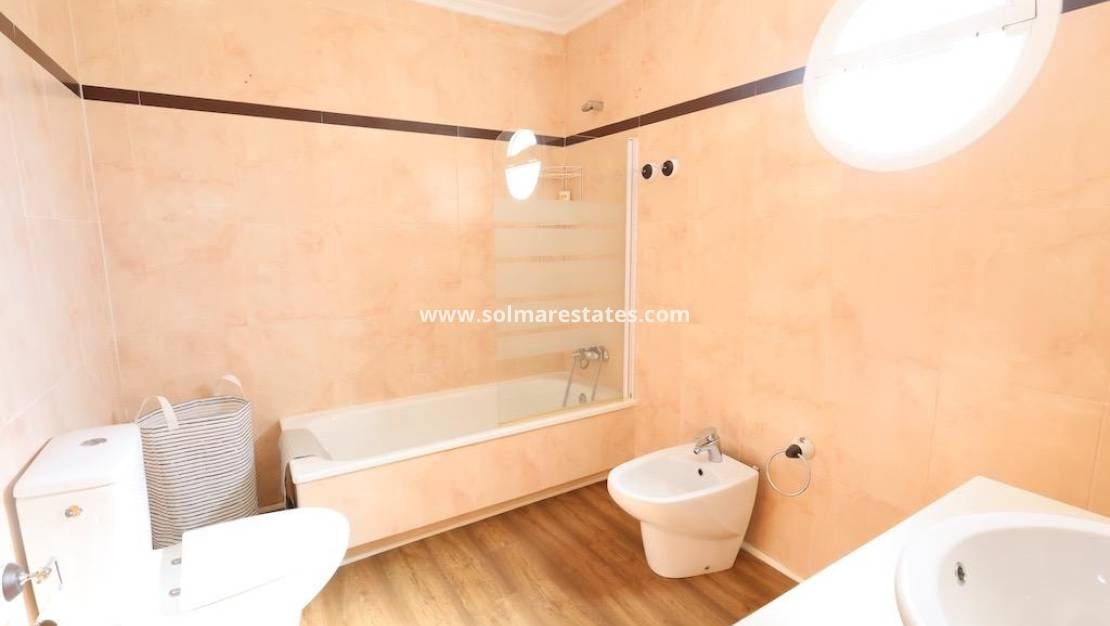 2 slaapkamer Appartement te koop in Pilar de la Horadada met zwembad - € 329.900 (Ref: 9242573)