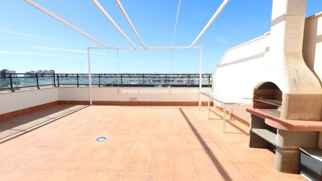 2 slaapkamer Appartement te koop in Pilar de la Horadada met zwembad - € 329.900 (Ref: 9242573)