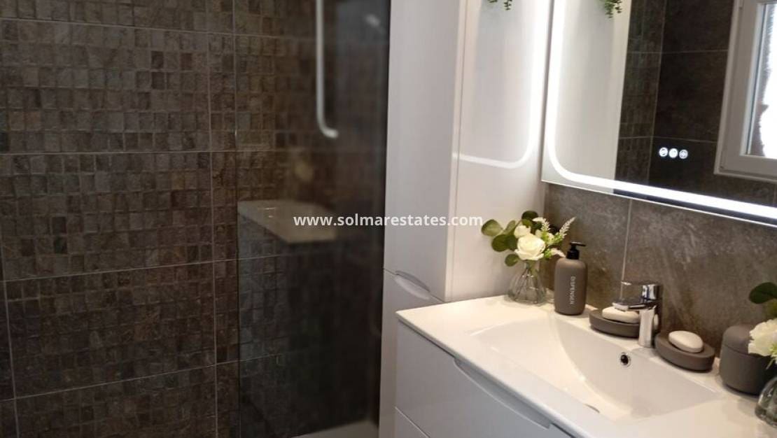 3 bedroom Villa for sale in Villamartin - € 269,995 (Ref: 9248920)