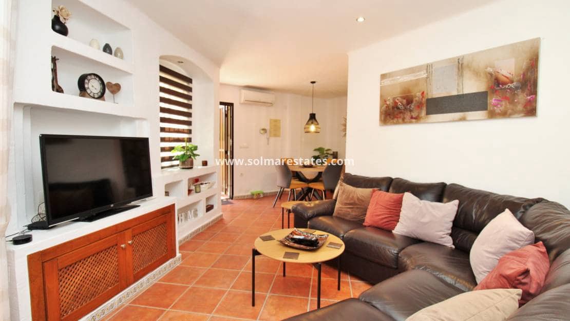 2 slaapkamer Appartement te koop in Punta Prima met zwembad - € 194.950 (Ref: 9249212)