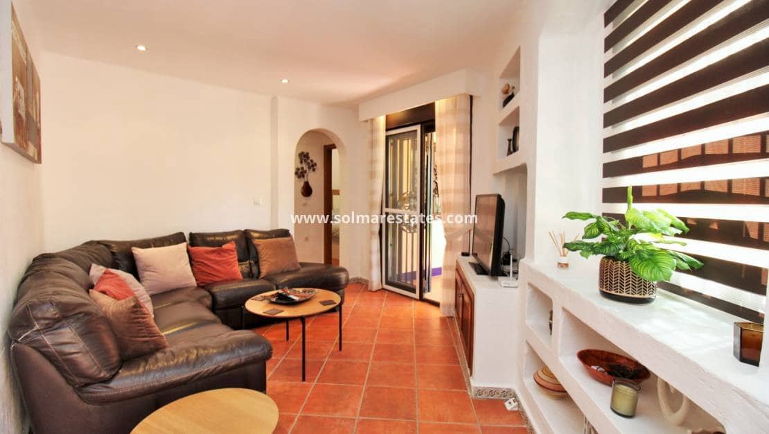 2 slaapkamer Appartement te koop in Punta Prima met zwembad - € 194.950 (Ref: 9249212)