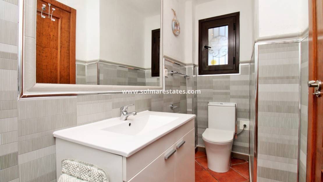 2 slaapkamer Appartement te koop in Punta Prima met zwembad - € 194.950 (Ref: 9249212)