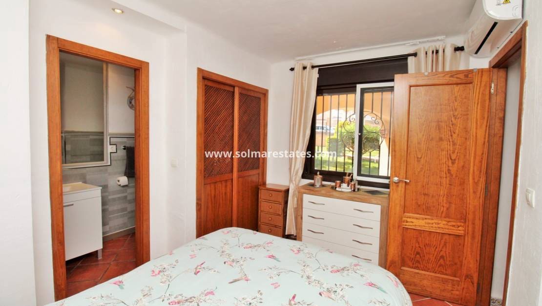 2 slaapkamer Appartement te koop in Punta Prima met zwembad - € 194.950 (Ref: 9249212)