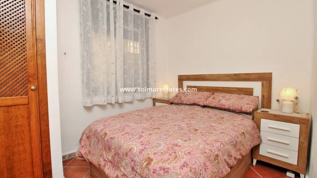 2 slaapkamer Appartement te koop in Punta Prima met zwembad - € 194.950 (Ref: 9249212)