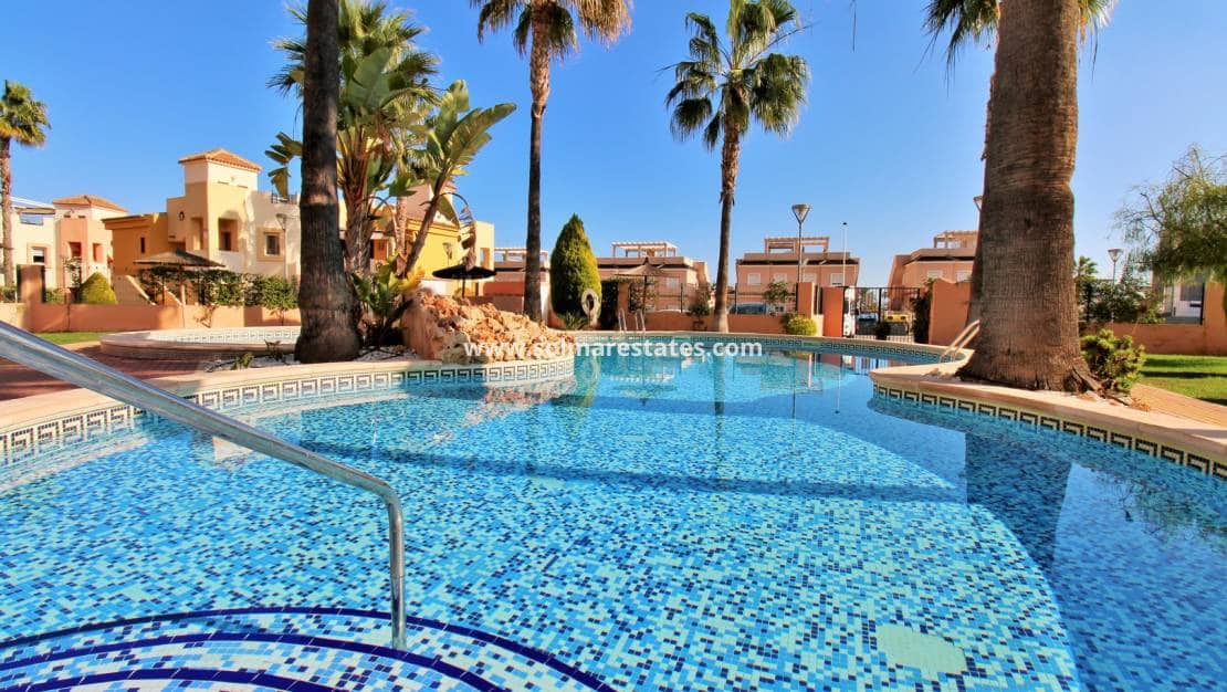 2 slaapkamer Appartement te koop in Punta Prima met zwembad - € 194.950 (Ref: 9249212)