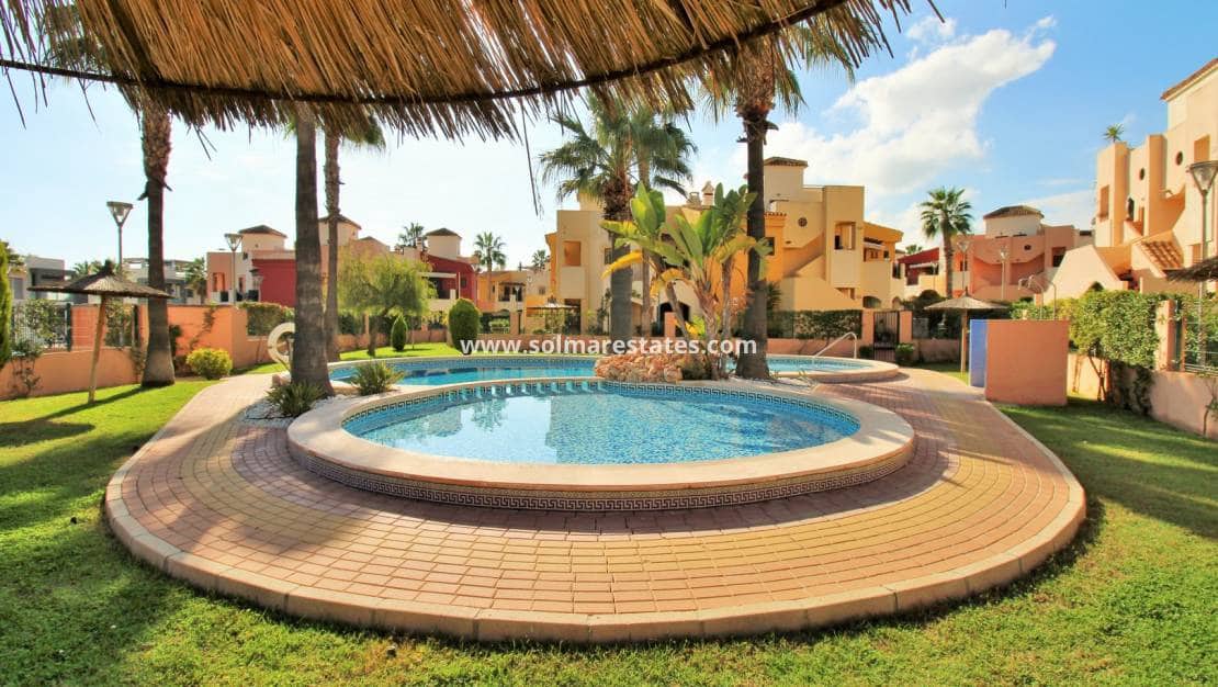 2 slaapkamer Appartement te koop in Punta Prima met zwembad - € 194.950 (Ref: 9249212)