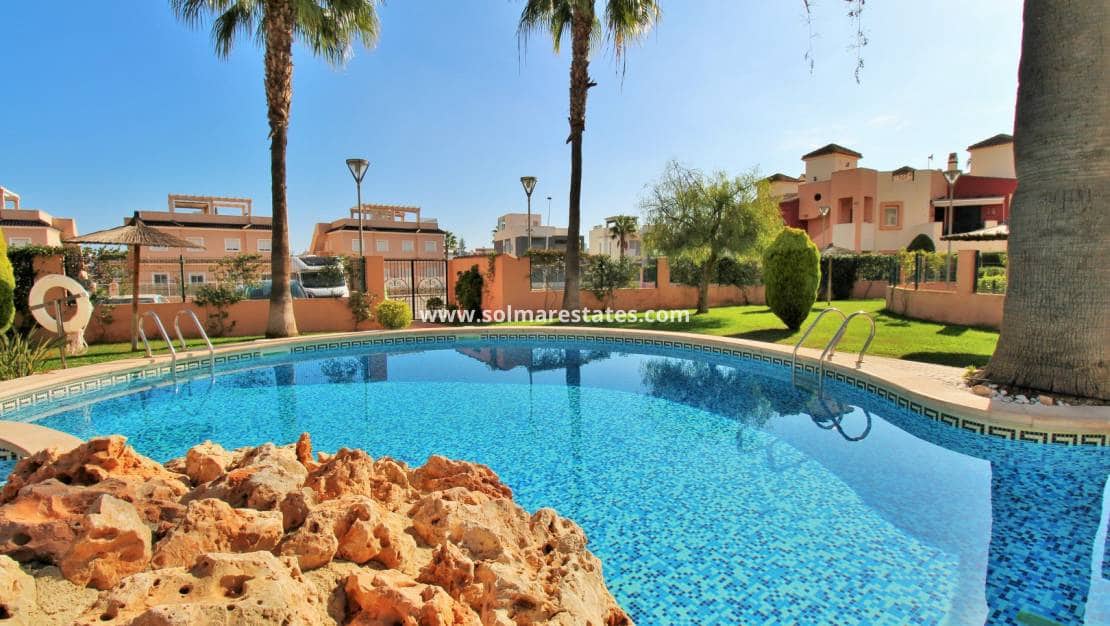 2 slaapkamer Appartement te koop in Punta Prima met zwembad - € 194.950 (Ref: 9249212)