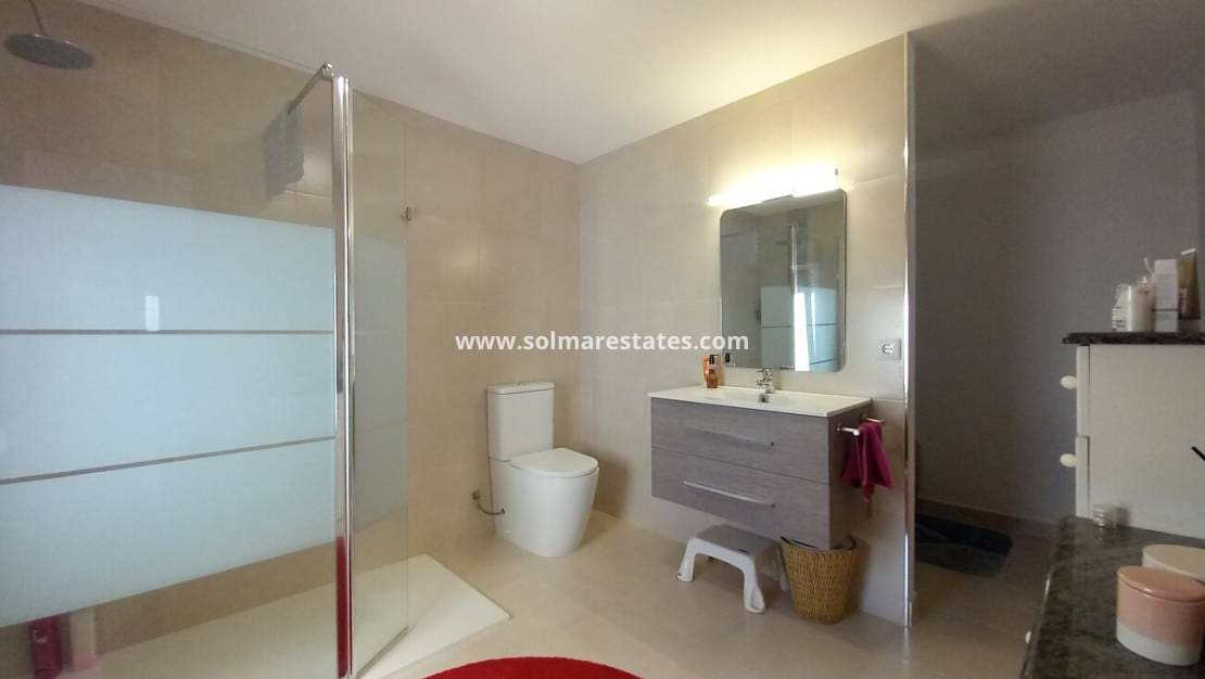 3 soveværelse Semi-Rækkehus til salg i San Luis med swimmingpool - € 339.000 (Ref: 9254158)