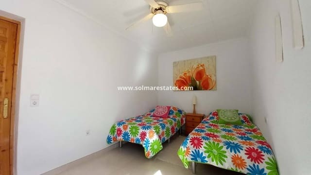 3 quarto Moradia Geminada para venda em San Luis, Torrevieja com piscina - 339 000 € (Ref: 9254158)