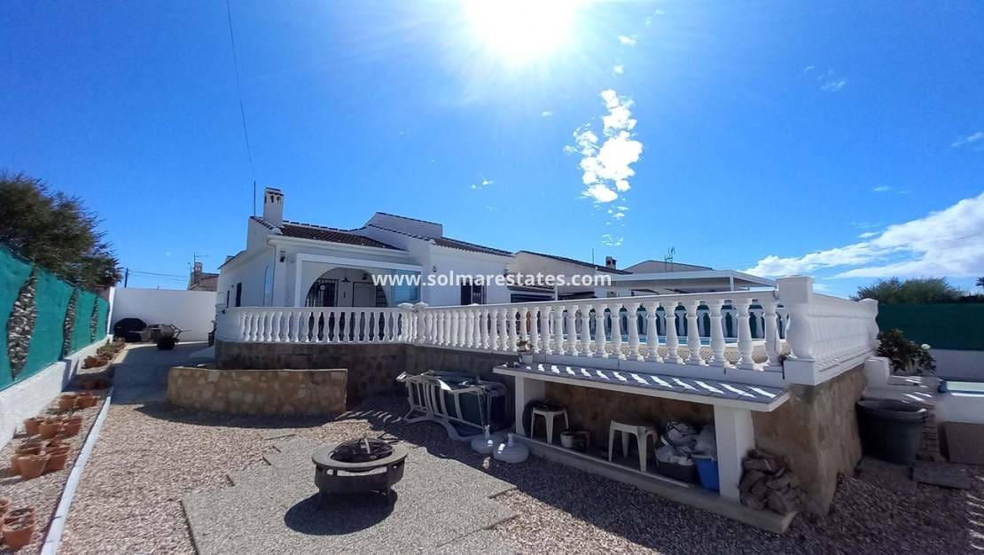 3 soveværelse Semi-Rækkehus til salg i San Luis med swimmingpool - € 339.000 (Ref: 9254158)
