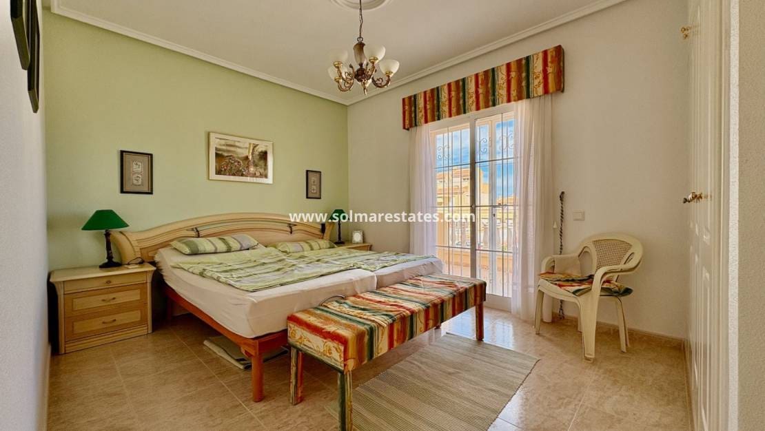 3 sypialnia Dom blizniak na sprzedaż w Dona Pepa z basenem - 249 000 € (Ref: 9256570)