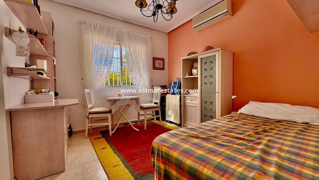 3 sypialnia Dom blizniak na sprzedaż w Dona Pepa z basenem - 249 000 € (Ref: 9256570)