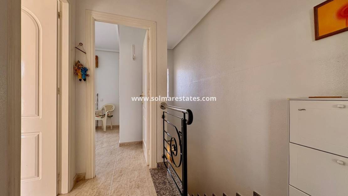 3 sypialnia Dom blizniak na sprzedaż w Dona Pepa z basenem - 249 000 € (Ref: 9256570)