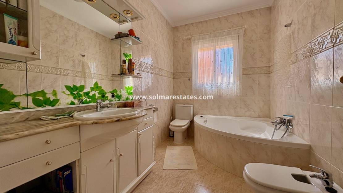 3 sypialnia Dom blizniak na sprzedaż w Dona Pepa z basenem - 249 000 € (Ref: 9256570)