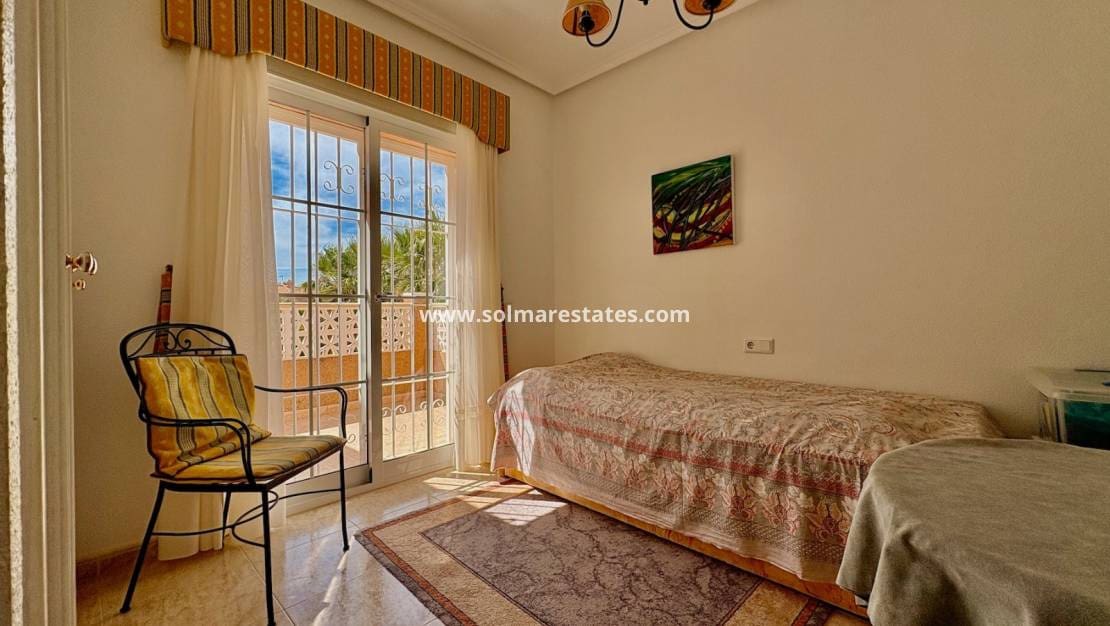 3 sypialnia Dom blizniak na sprzedaż w Dona Pepa z basenem - 249 000 € (Ref: 9256570)