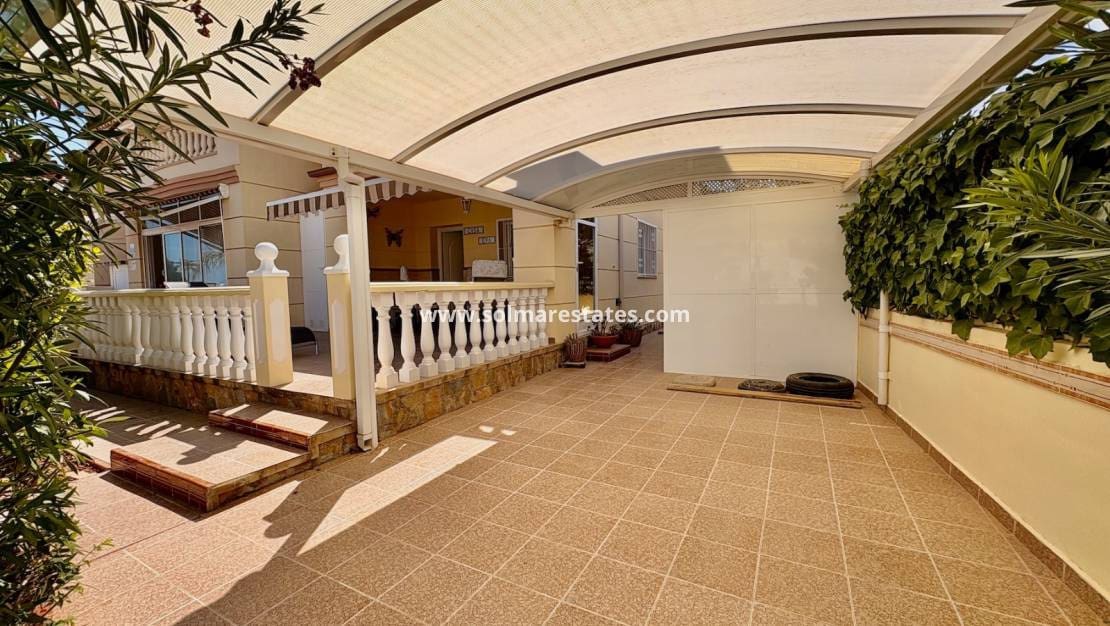 3 sypialnia Dom blizniak na sprzedaż w Dona Pepa z basenem - 249 000 € (Ref: 9256570)