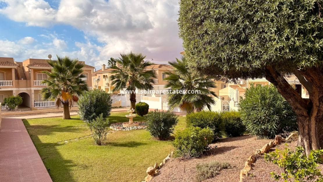 3 sypialnia Dom blizniak na sprzedaż w Dona Pepa z basenem - 249 000 € (Ref: 9256570)