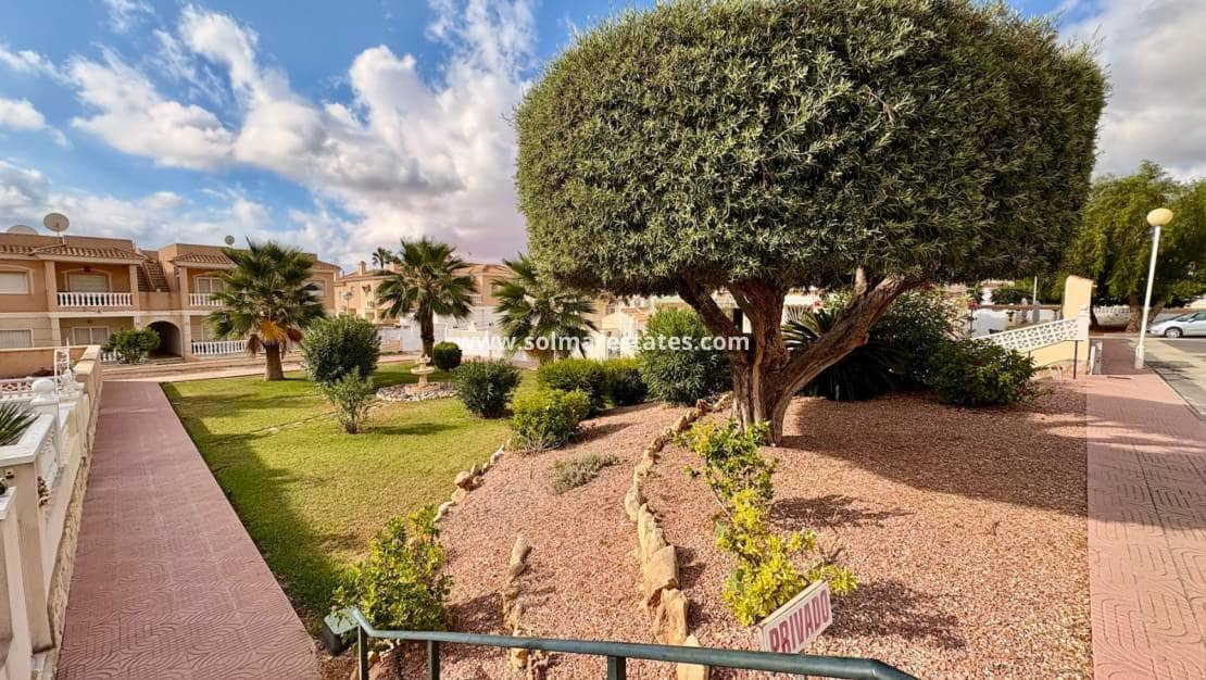 3 sypialnia Dom blizniak na sprzedaż w Dona Pepa z basenem - 249 000 € (Ref: 9256570)