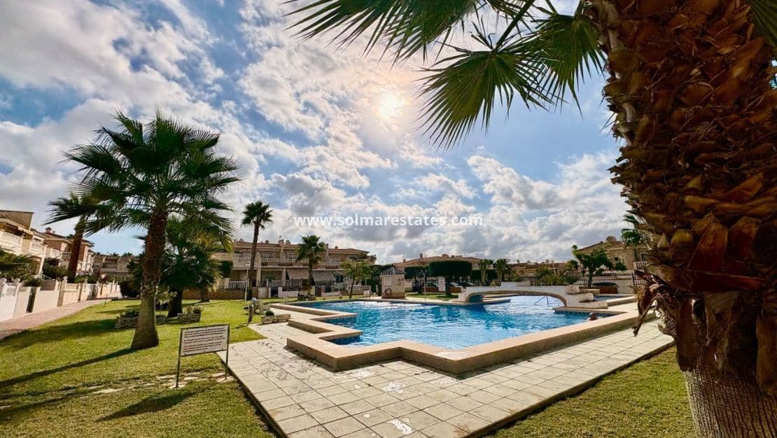 3 sypialnia Dom blizniak na sprzedaż w Dona Pepa z basenem - 249 000 € (Ref: 9256570)