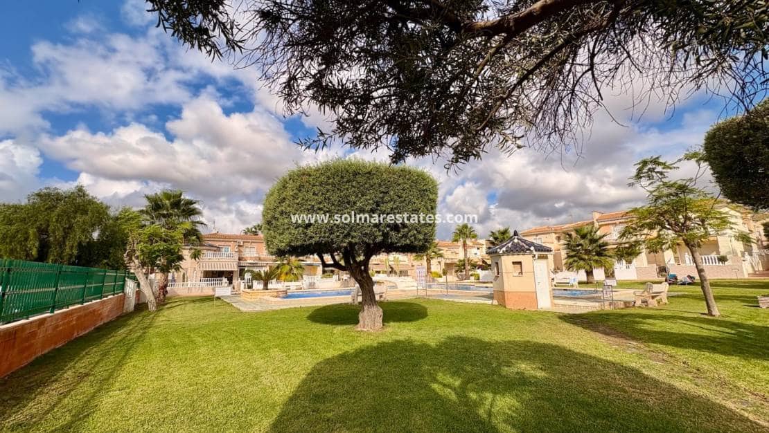 3 sypialnia Dom blizniak na sprzedaż w Dona Pepa z basenem - 249 000 € (Ref: 9256570)