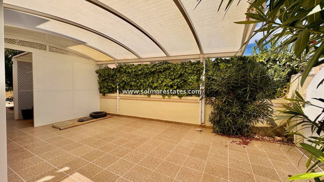 3 sypialnia Dom blizniak na sprzedaż w Dona Pepa z basenem - 249 000 € (Ref: 9256570)