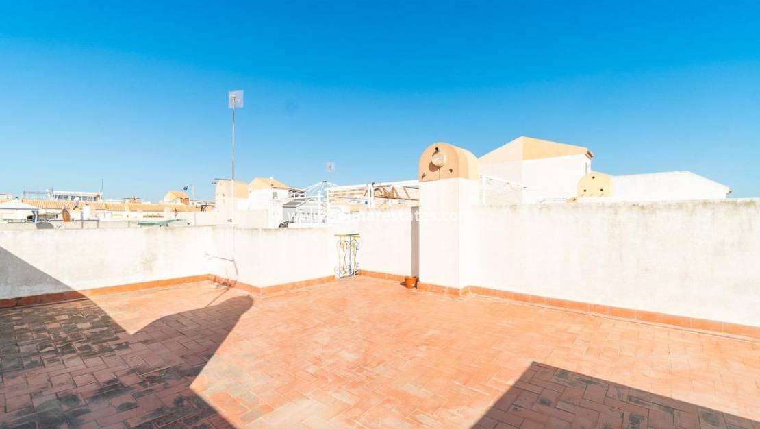 2 soveværelse Bungalow til salg i Torrevieja med swimmingpool - € 139.000 (Ref: 9256577)