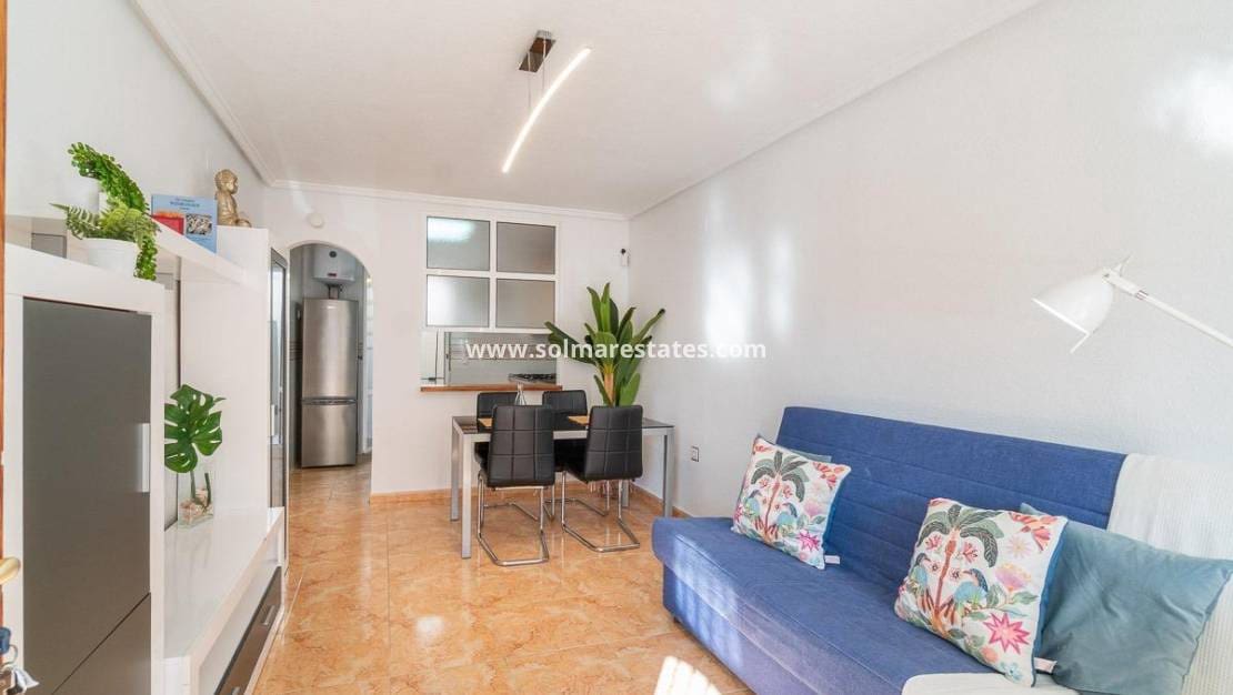 2 soveværelse Bungalow til salg i Torrevieja med swimmingpool - € 139.000 (Ref: 9256577)