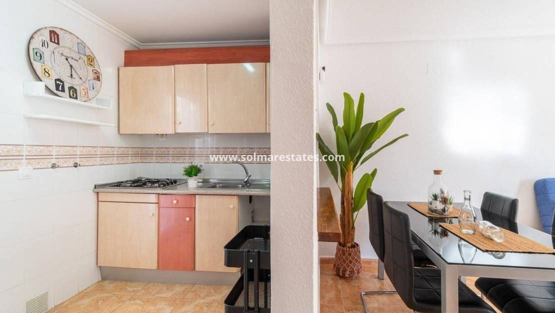 2 soveværelse Bungalow til salg i Torrevieja med swimmingpool - € 139.000 (Ref: 9256577)