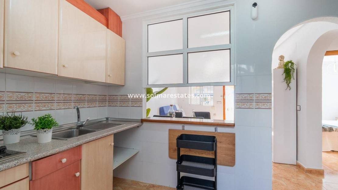 2 soveværelse Bungalow til salg i Torrevieja med swimmingpool - € 139.000 (Ref: 9256577)