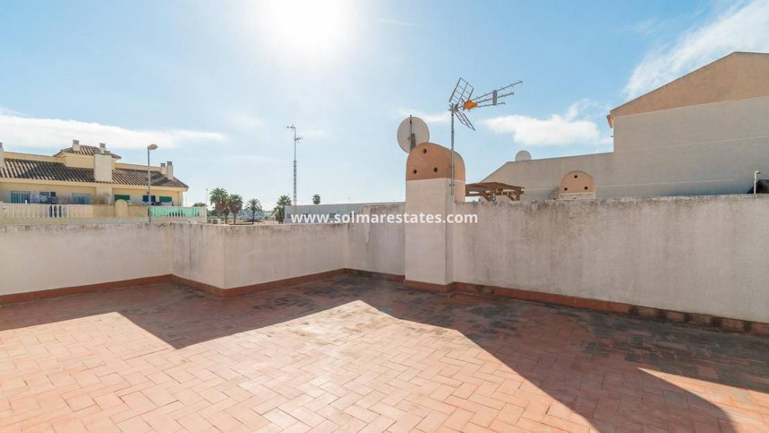 2 soveværelse Bungalow til salg i Torrevieja med swimmingpool - € 139.000 (Ref: 9256577)