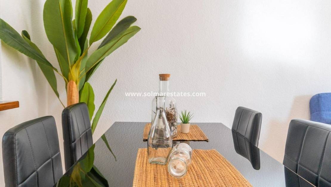 2 soveværelse Bungalow til salg i Torrevieja med swimmingpool - € 139.000 (Ref: 9256577)