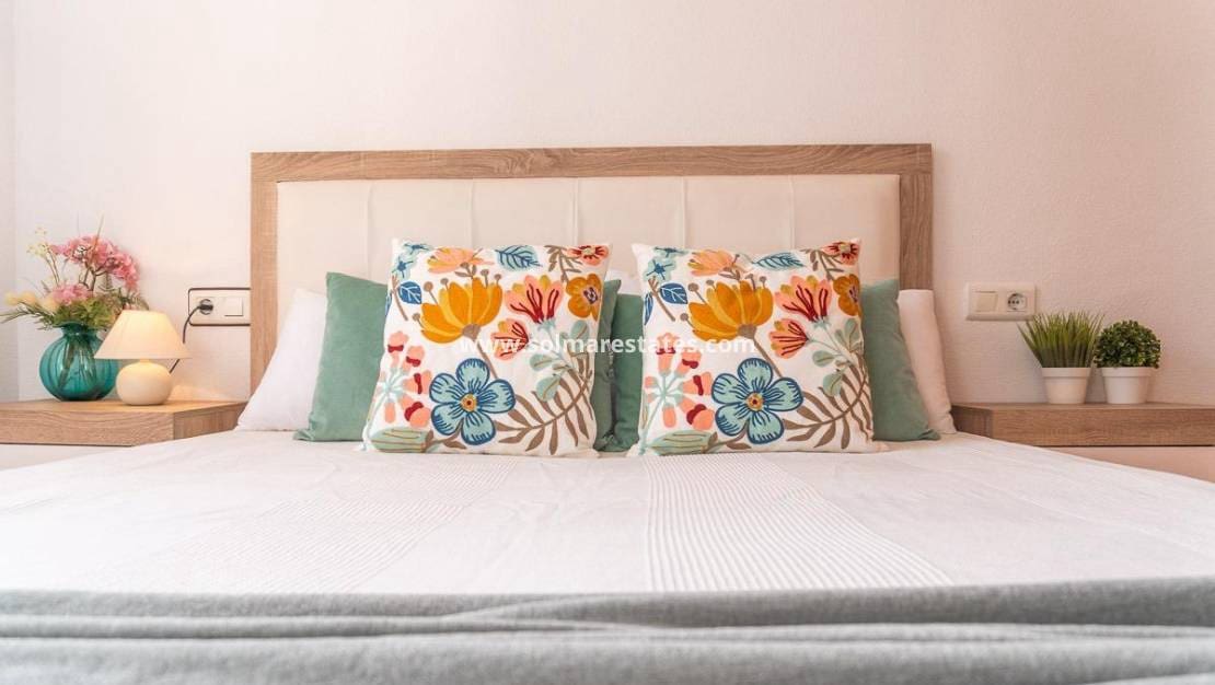 2 soveværelse Bungalow til salg i Torrevieja med swimmingpool - € 139.000 (Ref: 9256577)