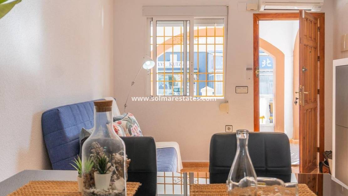 2 soveværelse Bungalow til salg i Torrevieja med swimmingpool - € 139.000 (Ref: 9256577)