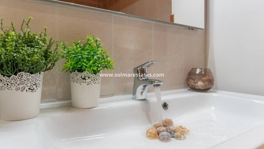 2 soveværelse Bungalow til salg i Torrevieja med swimmingpool - € 139.000 (Ref: 9256577)